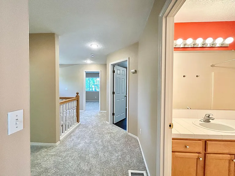 1218 NE Kinney St — Photo 49