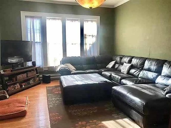 3rd image of 375 Church St