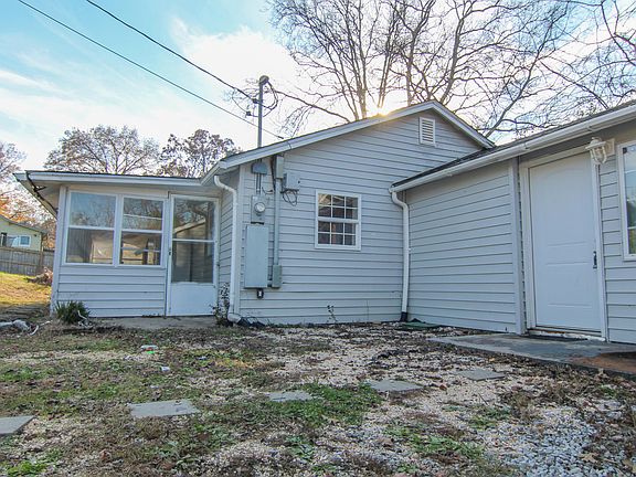 2nd image of 3015 Maryville Pike
