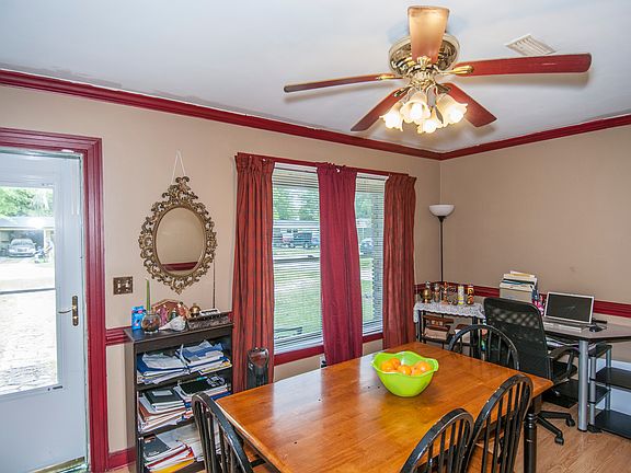 3rd image of 2518 Primrose Ave