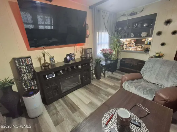 14 Alexander Avenue, Jackson, NJ 08527