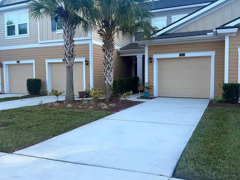 95 Bush Pl — Photo 1