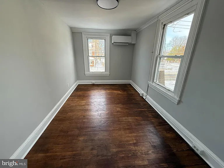 212 Warren St #3 — Photo 10