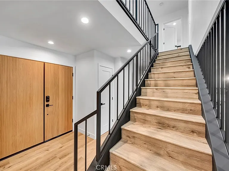 24445 Clipstone St — Photo 27