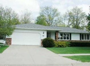 2865 Highland Dr, Marion, IA 52302