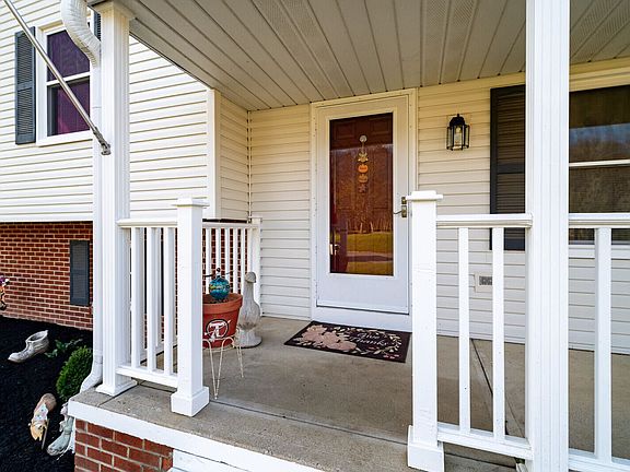 5th image of 11293 Carriage Hill Dr