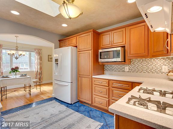 3rd image of 7503 Essex Ave