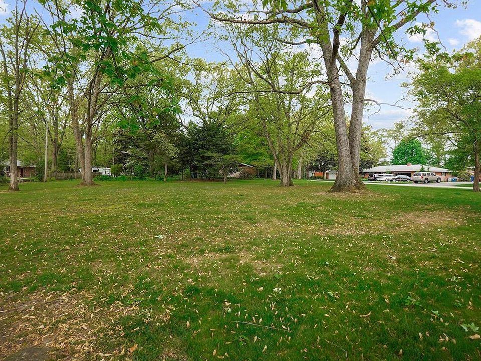 2nd image of 0 W Fairoaks Dr
