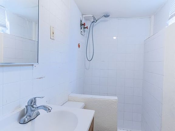 3rd image of 203 Hamilton St