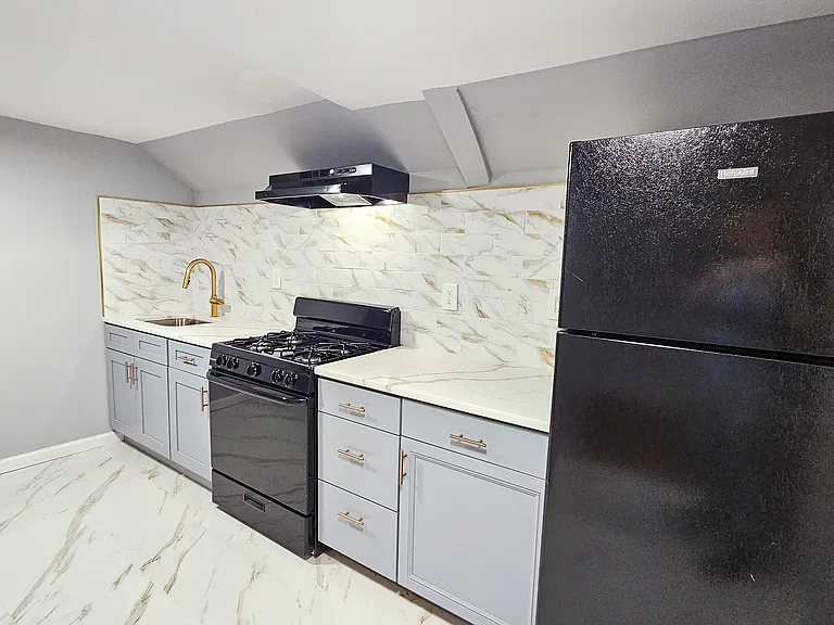 5 Gilbert Ave #2 — Photo 4