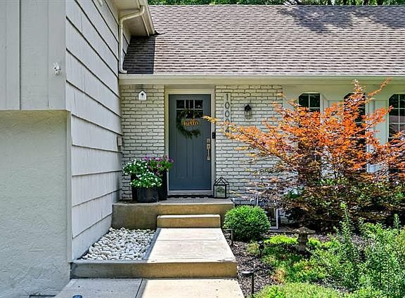 2nd image of 10004 Ballentine Dr