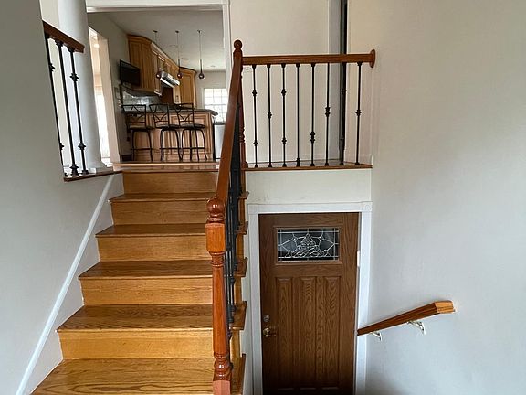 4th image of 560 Leheigh Ln
