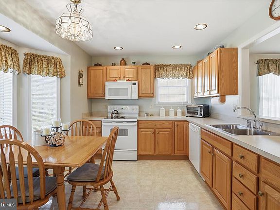 5th image of 621 Kestrel Ct