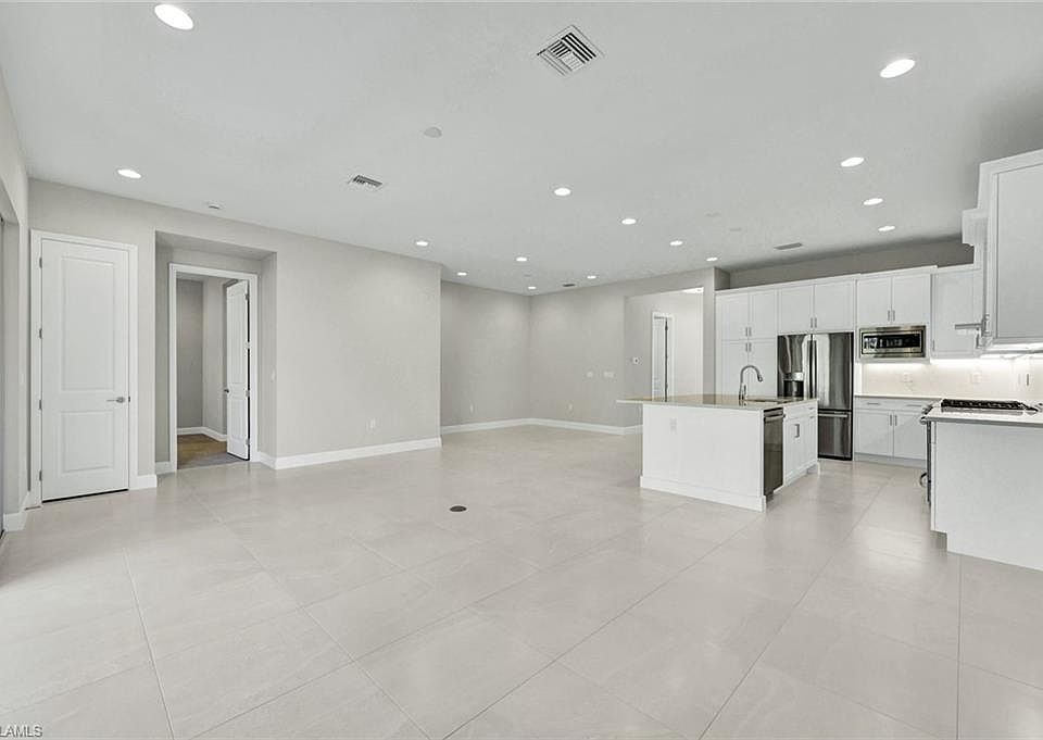 2581 Kingfisher DR, Naples, FL 34112 | Zillow