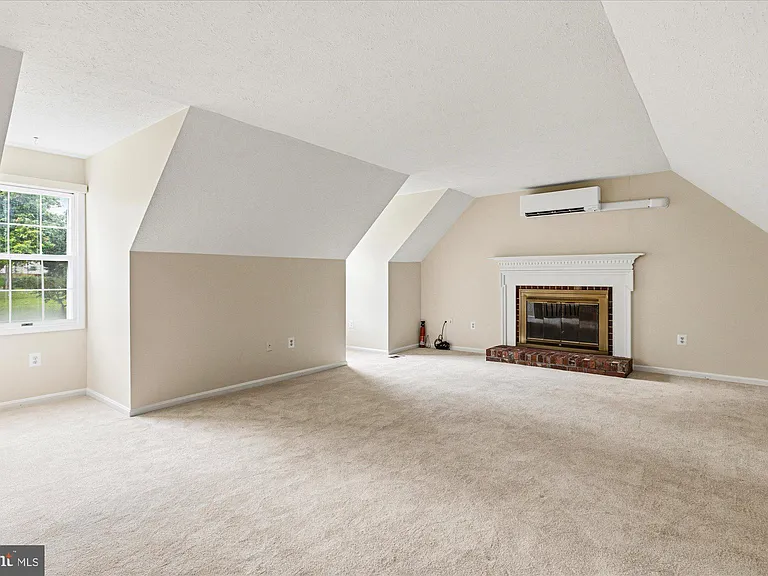 9708 Locust Hill Dr — Photo 28