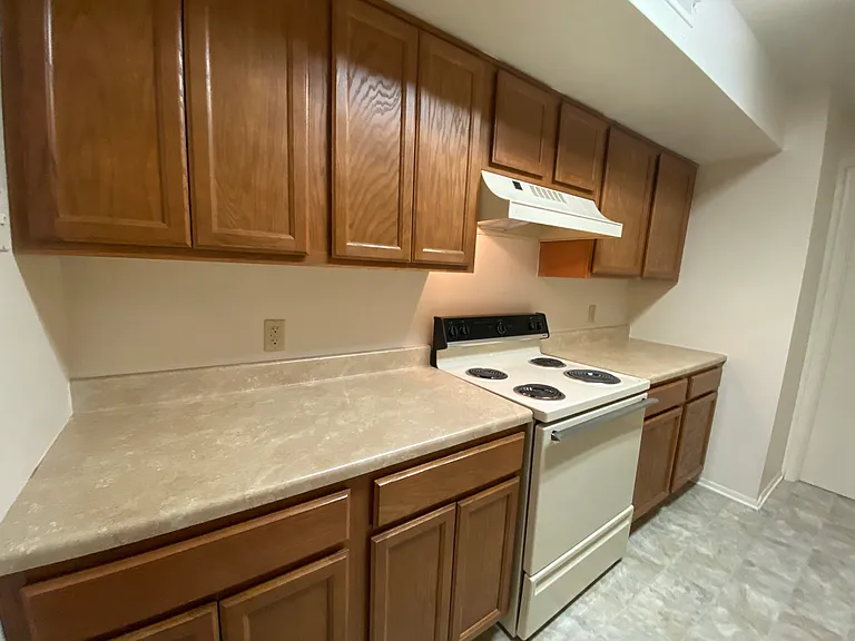 County Green Apartments — Photo 78