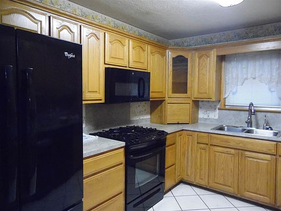 3rd image of 1401 Crockett Ave