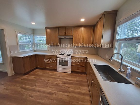3rd image of 1348 Skillman Ln