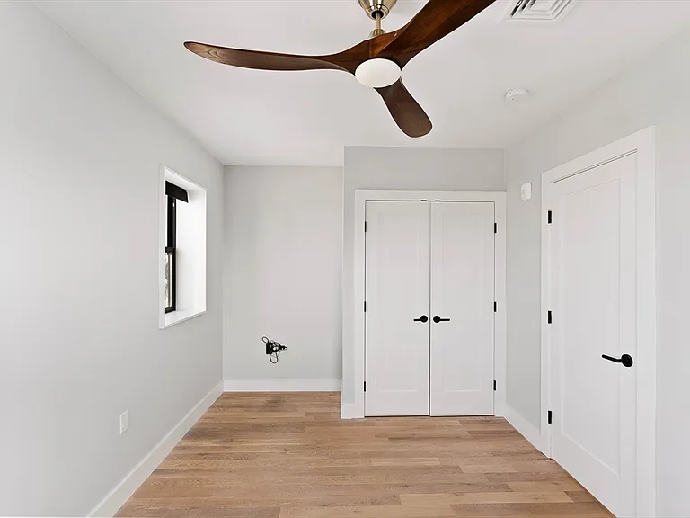 631 Saratoga St #4 — Photo 12