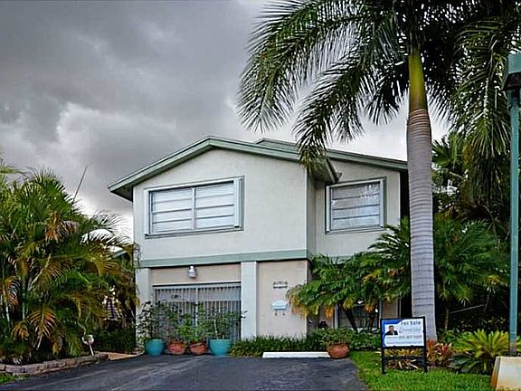 4th image of 932 NW 106 Avenue Cir