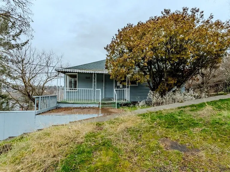 540 SE McKenzie St #A — Photo 1