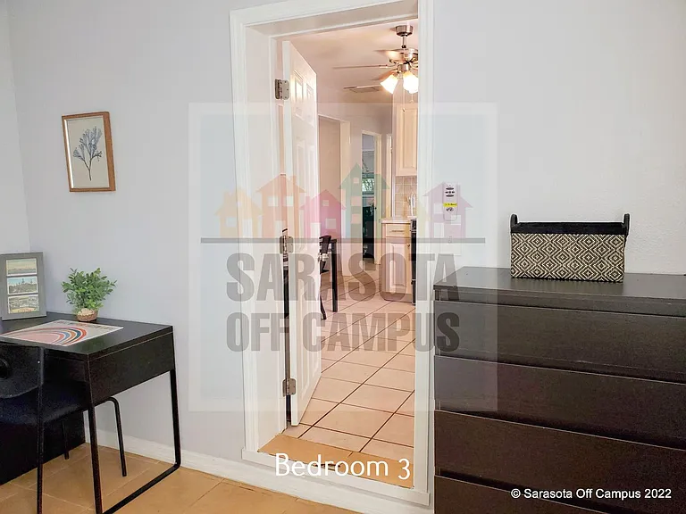 1078 40th St — Photo 53