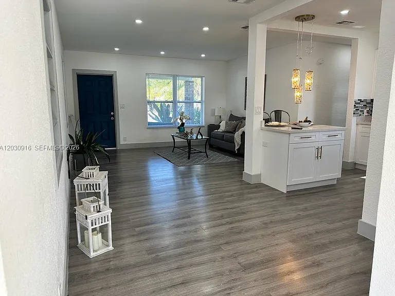 1029 SW 1st Ave — Photo 8