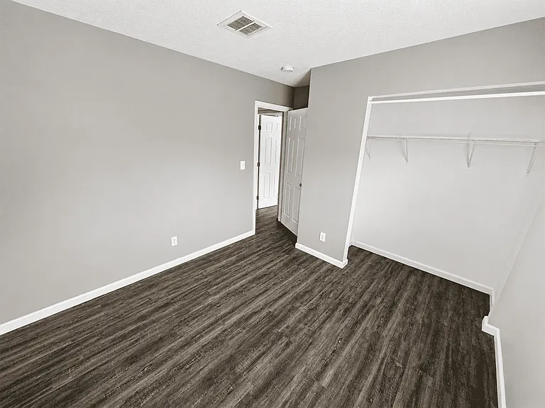 2036 Catalpa Dr #D — Photo 3