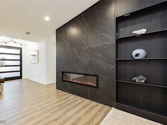 4th image of 2417 Greens Ave