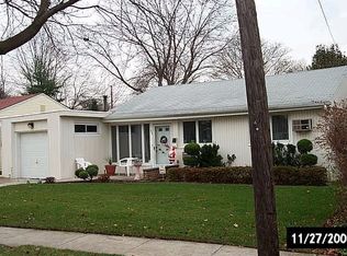 91 Spruce Ln, Valley Stream, NY 11581