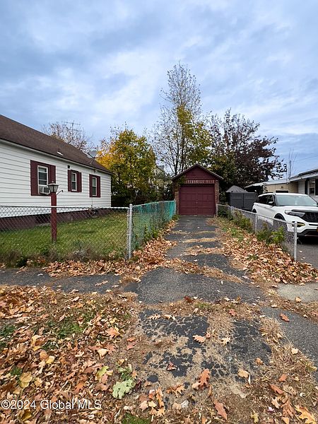 3rd image of 17 111th Street