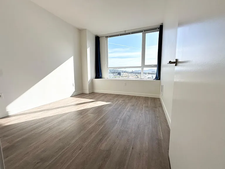 300 Berry St #806 — Photo 1