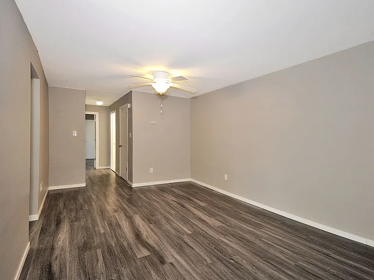 District Royal Oak Apartments — Photo 38