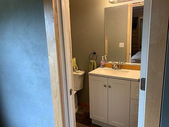 Main bedroom with 1/2 bath