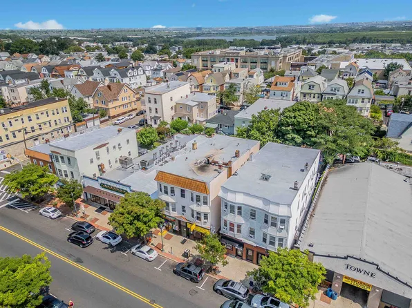 326 Kearny Avenue image 2 of 19