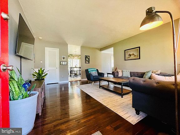 5th image of 21396 Lynn Dr