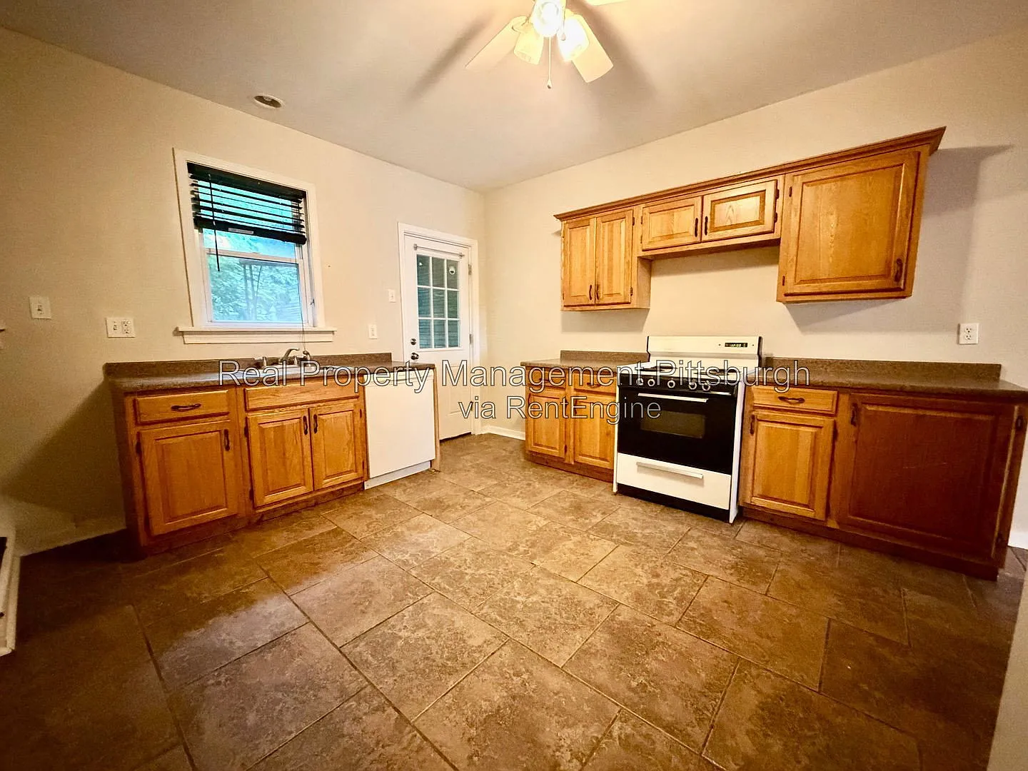 2 bed, 1.0 bath, 1229 sqft, $1,300 — Photo 4