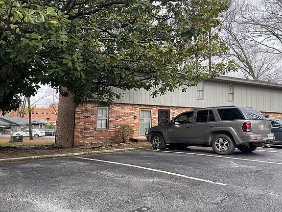 3rd image of 1067A Oakland Ln
