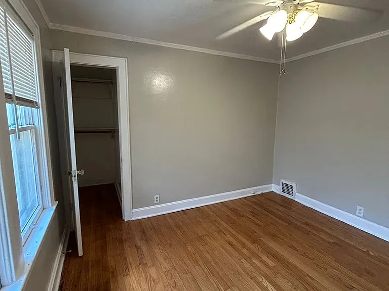 5345 Charlotte St — Photo 5