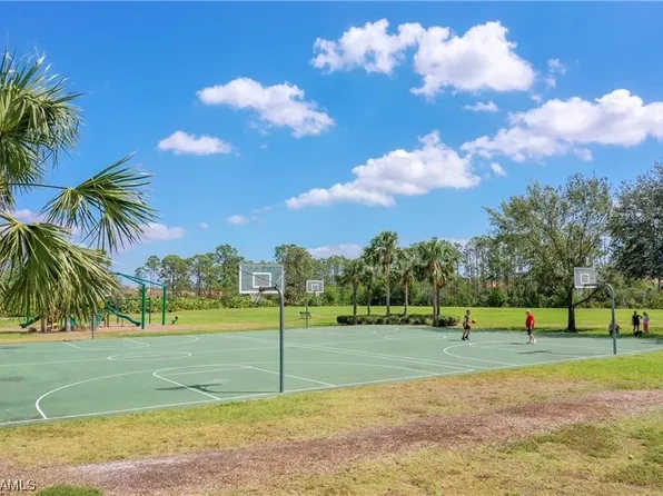 2404 Laurentina Ln, Cape Coral, FL 33909