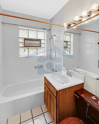5th image of 2943 W 87th St