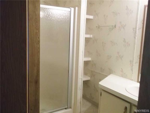 5th image of 1075 Northwood Dr
