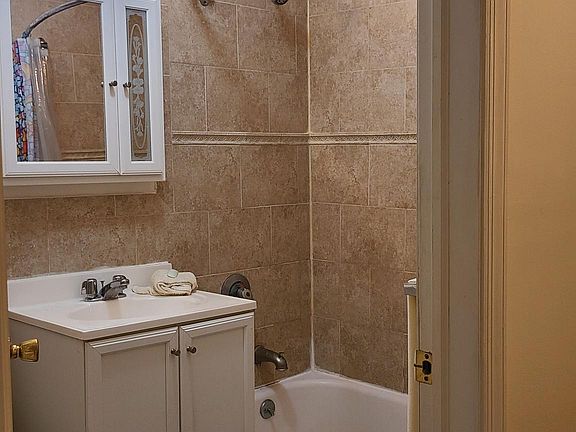 2nd image of 954 E 229th St #1