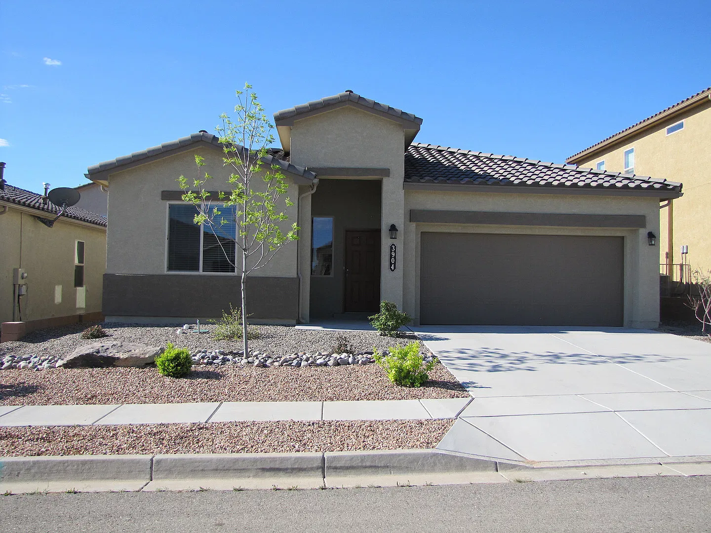 Beautiful Rio Rancho Home. 3 bedroom/2 bath with Refrigerated Air, 2 Car Garage — Photo 4