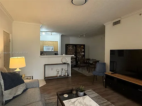 6831 SW 44th St #203 Photo 1