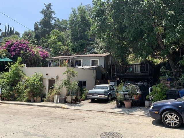 1st image of 309 1/2 Museum Dr