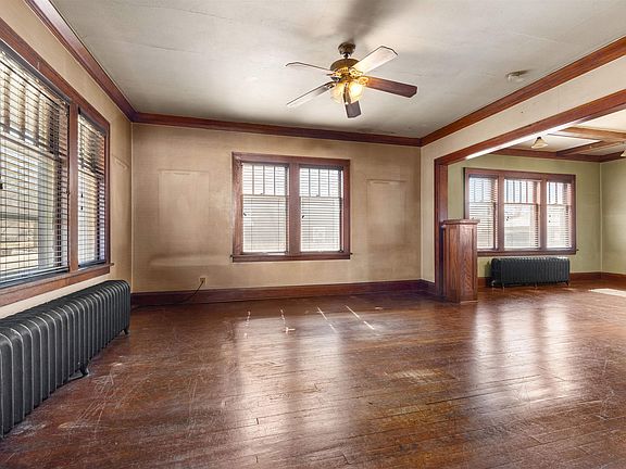 3rd image of 212 N Gardiner Ave