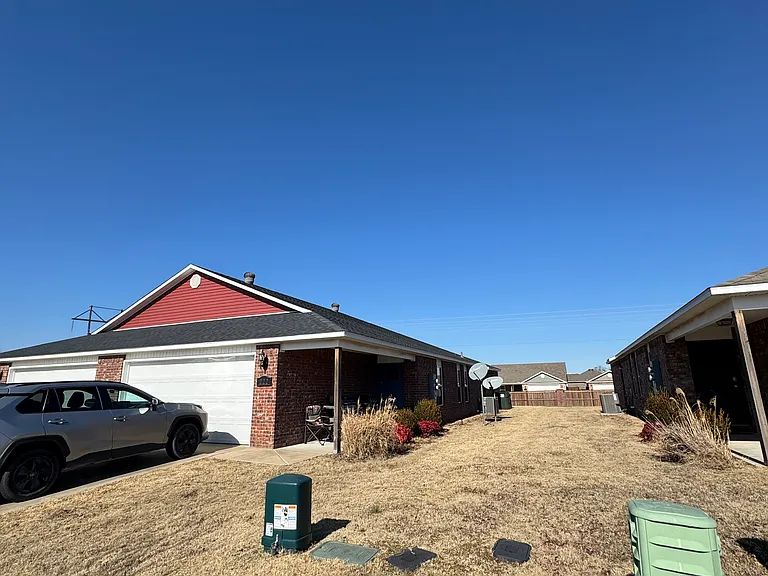 222 E Anabranch Ct — Photo 8