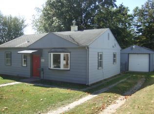 2215 Cliff Rd, Burlington, IA 52601
