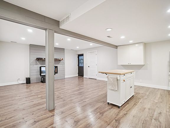 2nd image of 865 W Clover Meadow Cir